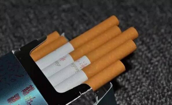 黃鶴樓游泳回歸，爺爺輩最喜愛的香煙品牌