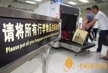 暑期出境游需注意 煙酒攜帶超過數(shù)量將不允許過境！